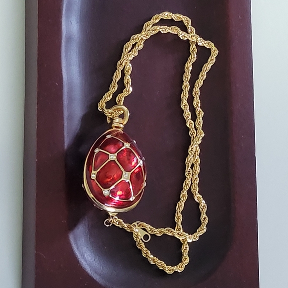 Egg Pendant Red & Gold Enameled Trellis  With Crystals On Gold-tone Rope Chain - Picture 15 of 16